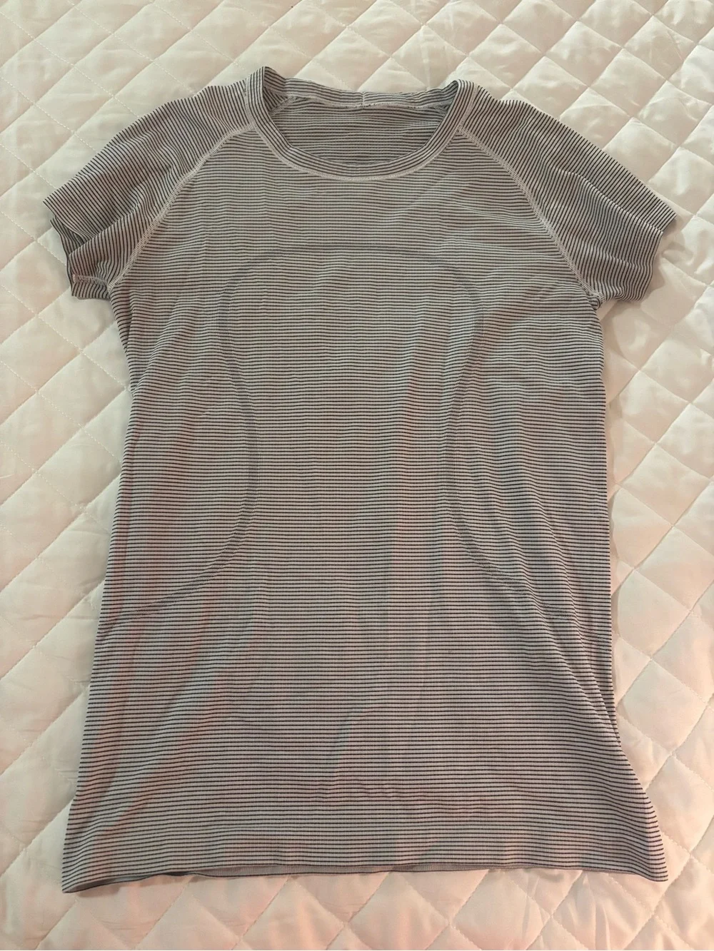 Lululemon Swiftly Tech Short Sleeve 2.0 Stripped Size 6